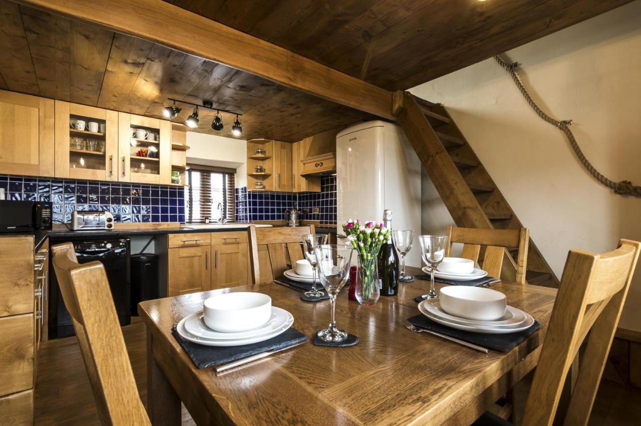 Foxglove - Luxurious Barn Conversion - Blossom Farm Johnston Exterior photo